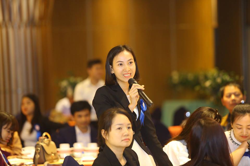 Hoa cài áo đại biểu – Mã số 02 màu đỏ - Ảnh 4