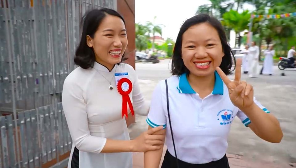 Hoa cài áo Đại Biểu Mã Số 01 - Ảnh 12