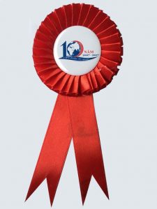 Mẫu hoa Mã Số 01: là mẫu hoa hiện đại kích thước phù hợp là mẫu hoa được chúng tôi nhập khẩu từ nước ngoài về, rất phù hợp cho các buổi lễ trọng đại như: Lễ khai trương, Lễ ra mắt sản phẩm, các buổi lễ tri ân, year end party,..

Đây là một lựa chọn hoàn hảo cho một buổi lễ mang phong cách hiện đại được nhiều đơn vị lựa chọn.
Để đặt hàng mời quý vị liên hệ:
Hoa cài áo đại biểu Đức Cường:

Điện thoại/Zalo: 0983716140 ( Add Zalo để trao đổi thiết kế và báo giá )

Email: quangcaoinan.vn@gmail.com

Website: Cuahangco.com

Facebook: https://www.facebook.com/Hoacaiaodaibieuvn/

Youtube: https://bit.ly/2CTAjLi