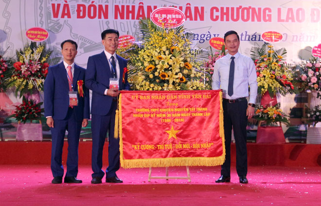 Hoa cài áo đại biểu – Mã số 06 - Ảnh 8