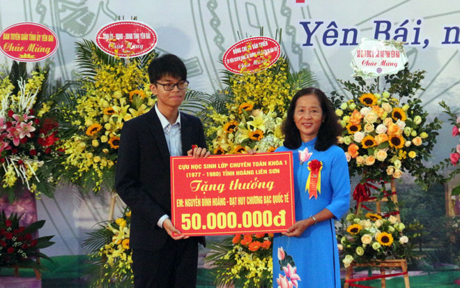 Hoa cài áo đại biểu – Mã số 06 - Ảnh 9