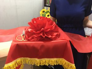 BÁN VÀ CHO THUÊ BỘ CẮT BĂNG KHAI TRƯƠNG – KHÁNH THÀNH

✅ Mã Sản Phẩm: Bộ dụng cụ cắt băng khai trương - khánh thành

✅ Tư vấn báo giá: Gọi Ngay



Quy cách kỹ thuật của bộ cắt băng khai trương, bộ cắt băng khánh thành

✔️ Bộ dụng cụ cắt băng khai trương bao gồm 6 món

 	1 Khay Inox: kích thước 30x40cm
 	1 Khăn phủ viền vàng kích thước 50x70cm
 	1 Bông hoa nơ to trang trí trên khay kích thước 30cm
 	1 Dải lụa rộng 24cm, độ dài tùy theo số lượng người cắt
 	1 Kéo chuôi vàng in hình Rồng Phượng
 	1 Đôi găng tay trắng

✔️ Màu sắc: Có nhiều loại màu sắc khác nhau để bạn lựa chọn:



✔️ Quý khách có thể sử dụng Dịch Vụ Mua Hoặc Thuê tùy theo nhu cầu sử dụng Liên hệ: 0983716140

Quảng cáo in ấn Đức Cường cung cấp dịch vụ bán và cho thuê bộ dụng cụ cắt băng khai trương giá cả hợp lý, sản phẩm mới, thời gian cho thuê linh động, đảm bảo được nhu cầu thuê và mua của quý khách.

#băngkhánhthành, #bộcắtbăngkhánhthành, #bocatbang #bocatbangkhaitruong #bocatbangkhanhthanh

#bangkhanhthanh #bangkhaitruong
