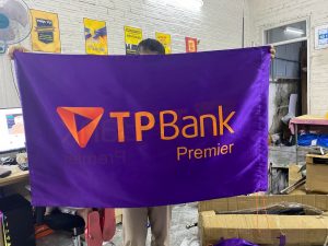 🚩Tạo Dấu Ấn Riêng cho Bạn: Với những lá cờ được thiết kế và in theo yêu cầu🚩
Bạn đang tìm cách để sự kiện của mình trở nên thật đặc biệt và ấn tượng? Hãy để chúng tôi giúp bạn biến điều đó thành hiện thực. Với dịch vụ cờ in theo yêu cầu của chúng tôi, bạn sẽ có cơ hội tạo ra những bức tranh màu sắc rực rỡ, thể hiện tinh thần của bạn và chúc mừng những dịp quan trọng.

✔️Đa dạng về lựa chọn: Chúng tôi cung cấp nhiều loại cờ, từ cờ quảng cáo lớn cho sự kiện thương mại đến cờ nhỏ để trang trí tiệc sự kiện, chương trình thể thao. Bạn có thể tuỳ chỉnh kích thước, màu sắc, và thiết kế theo ý muốn.

✔️Chất lượng hàng đầu: Chúng tôi cam kết mang đến cho bạn sản phẩm chất lượng tốt nhất, với sự chú tâm đến chi tiết và sử dụng vật liệu cao cấp để cờ của bạn luôn đẹp và bền.

✅ Mã Sản Phẩm: In Cờ Công Ty - Cờ In Logo Theo yêu cầu

✅ Tư vấn báo giá: Gọi Ngay



Quy cách kỹ thuật của Cờ Công Ty, Cờ in theo yêu cầu

✔️ Chất liệu: Vài lụa phi bóng, được in bằng công nghệ in chuyển nhiệt hiện đại

✔️ Kích thước: Tùy thuộc vào yêu cầu của quý khách, từ nhỏ như cờ cầm tay, tới to như các loại cờ đại.

✔️ Màu sắc: Có nhiều loại màu sắc khác nhau để bạn lựa chọn:



In cờ công ty, in cờ lớp, in cờ theo yêu cầu, in cờ lấy ngay, in cờ đội bóng đá, in cờ công ty giá rẻ, in cờ vải,