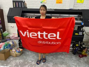 🚩Tạo Dấu Ấn Riêng cho Bạn: Với những lá cờ được thiết kế và in theo yêu cầu🚩
Bạn đang tìm cách để sự kiện của mình trở nên thật đặc biệt và ấn tượng? Hãy để chúng tôi giúp bạn biến điều đó thành hiện thực. Với dịch vụ cờ in theo yêu cầu của chúng tôi, bạn sẽ có cơ hội tạo ra những bức tranh màu sắc rực rỡ, thể hiện tinh thần của bạn và chúc mừng những dịp quan trọng.

✔️Đa dạng về lựa chọn: Chúng tôi cung cấp nhiều loại cờ, từ cờ quảng cáo lớn cho sự kiện thương mại đến cờ nhỏ để trang trí tiệc sự kiện, chương trình thể thao. Bạn có thể tuỳ chỉnh kích thước, màu sắc, và thiết kế theo ý muốn.

✔️Chất lượng hàng đầu: Chúng tôi cam kết mang đến cho bạn sản phẩm chất lượng tốt nhất, với sự chú tâm đến chi tiết và sử dụng vật liệu cao cấp để cờ của bạn luôn đẹp và bền.

✅ Mã Sản Phẩm: In Cờ Công Ty - Cờ In Logo Theo yêu cầu

✅ Tư vấn báo giá: Gọi Ngay



Quy cách kỹ thuật của Cờ Công Ty, Cờ in theo yêu cầu

✔️ Chất liệu: Vài lụa phi bóng, được in bằng công nghệ in chuyển nhiệt hiện đại

✔️ Kích thước: Tùy thuộc vào yêu cầu của quý khách, từ nhỏ như cờ cầm tay, tới to như các loại cờ đại.

✔️ Màu sắc: Có nhiều loại màu sắc khác nhau để bạn lựa chọn:



In cờ công ty, in cờ lớp, in cờ theo yêu cầu, in cờ lấy ngay, in cờ đội bóng đá, in cờ công ty giá rẻ, in cờ vải,