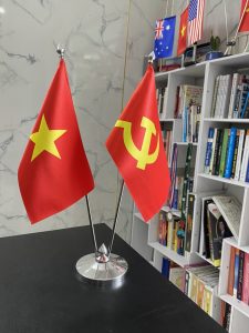 Cột cờ văn phòng - Tạo nên không gian làm việc chuyên nghiệp

✅ Mã Sản Phẩm: CỜ ĐỂ BÀN LÀM VIỆC - CỜ ĐỂ BÀN - CỜ KÝ KẾT

✅ Tư vấn báo giá: Gọi Ngay




Quy cách kỹ thuật của CỜ ĐỂ BÀN LÀM VIỆC - CỜ ĐỂ BÀN - CỜ KÝ KẾT
✔️ Chất liệu: Vài lụa phi bóng in kỹ thuật số 2 mặt

✔️ Kích thước: Kích thước lá cờ 15x25cm

✔️ Màu sắc: Có nhiều loại màu sắc khác nhau để bạn lựa chọn:



✔️ Cờ để bàn dùng trong phòng họp, hội trường, phòng làm việc, tiếp khách, văn phòng hội trường tiếp khách quốc tế.

✔️ Cờ để bàn làm việc thường được dùng in Quốc Kỳ các nước, in logo các đối tác, dùng trong các sự kiện đón tiếp khách Quốc tế, các sự kiện chính trị lớn của Quốc Gia, ký kết văn kiện, ký kết hợp đồng, làm tăng vẻ trang trọng cho phòng tiếp đón, tăng sự chuyên nghiệp cho văn phòng.

✔️ Cờ để bàn làm việc không chỉ là một sản phẩm trang trí cho văn phòng của bạn, mà còn là một công cụ quảng bá thương hiệu hiệu quả. Chúng tôi có thể in logo hoặc thông điệp của bạn lên sản phẩm để quảng bá thương hiệu và thu hút sự chú ý của khách hàng.

✔️ Sản phẩm của chúng tôi được làm từ chất liệu chất lượng cao, đảm bảo độ bền và độ bền màu. Chúng tôi cam kết cung cấp cho bạn một sản phẩm chất lượng và đẹp mắt để tạo nên không gian làm việc chuyên nghiệp cho văn phòng của bạn.