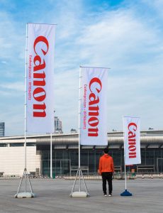 Cờ phướn sản phẩm trang trí hoàn hảo cho sự kiện của bạn
✅ Mã Sản Phẩm: CỜ BÃI BIỂN, CỜ TEAMBUILDING, CỜ PHƯỚN, CỜ SỰ KIỆN

✅ Tư vấn báo giá: Gọi Ngay


Quy cách kỹ thuật của Phướn quảng cáo, Cờ sự kiện
✔️ Chất liệu: Vài lụa phi bóng in kỹ thuật số 2 mặt

✔️ Kích thước: Kích thước lá cờ 80x200cm, kích cỡ của cán cờ 3.5m

✔️ Màu sắc: Có nhiều loại màu sắc khác nhau để bạn lựa chọn:



Cờ Bãi Biển – Cờ team building – Cờ lưỡi liềm – Cờ Phướn Quảng Cáo - Cờ Phướn Quảng Cáo là sản phẩm giúp cho doanh nghiệp, tổ chức của bạn quảng bá được thương hiệu của bạn, thông qua các sự kiện, team building, cờ phướn được treo bãi biển trong các sự kiện như các cuộc thi thể thao, giải chạy Marathon, giải bơi, các giải thể thao bờ biển khác, các sự kiện roadshow.